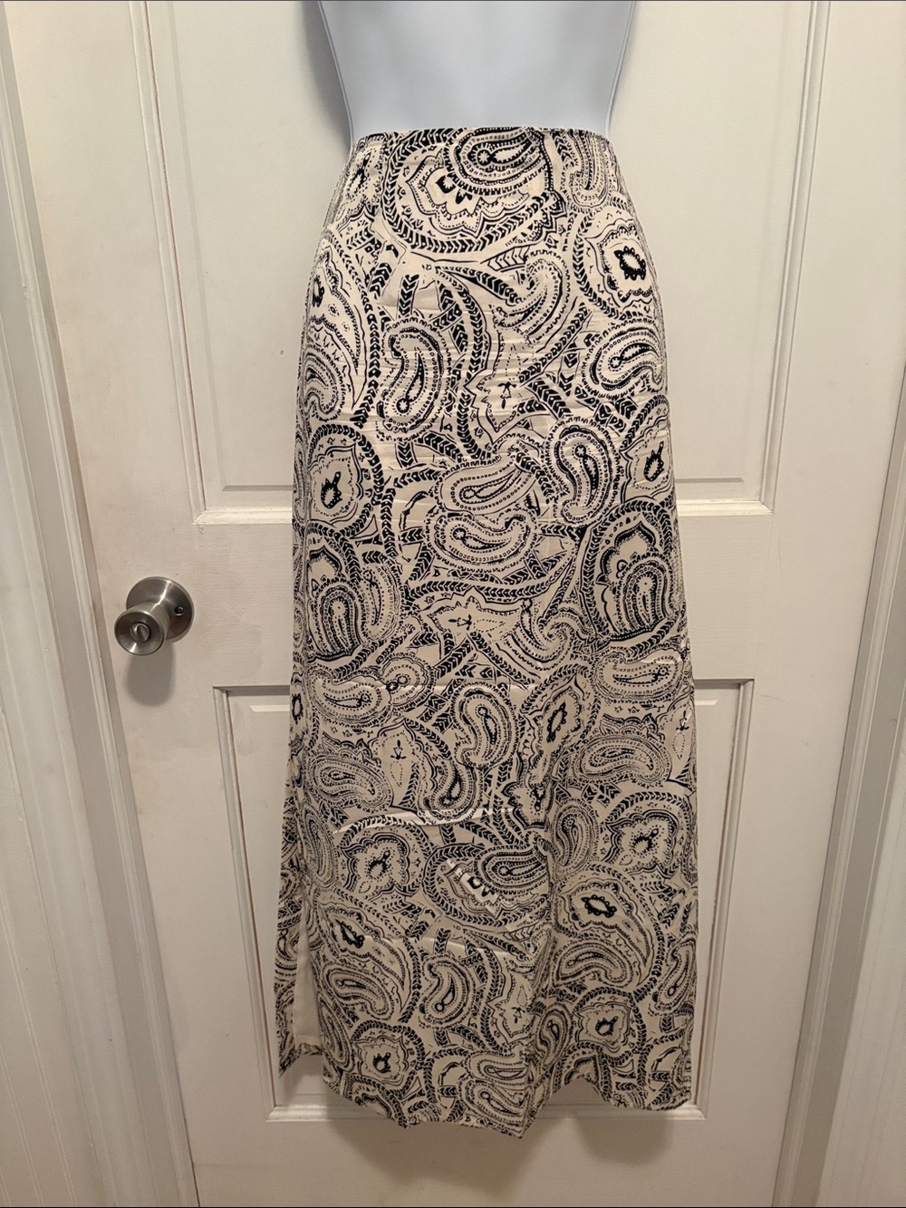 Ann Taylor Paisley Print Silk Maxi Skirt - Cream and Black size 10